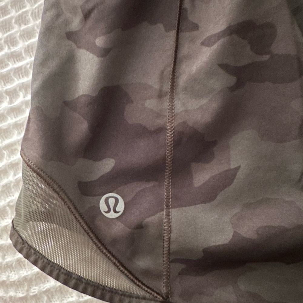 EUC Lululemon SIZE 4 camo shorts
